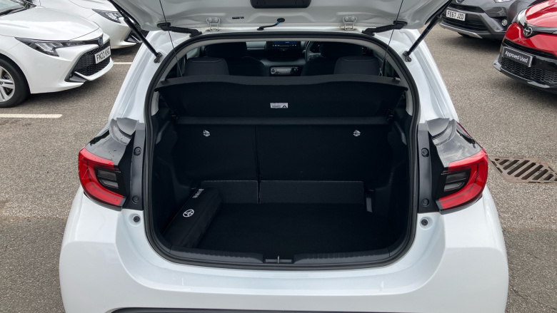 Toyota Yaris 1.5 Hybrid Design 5dr CVT Hybrid Hatchback